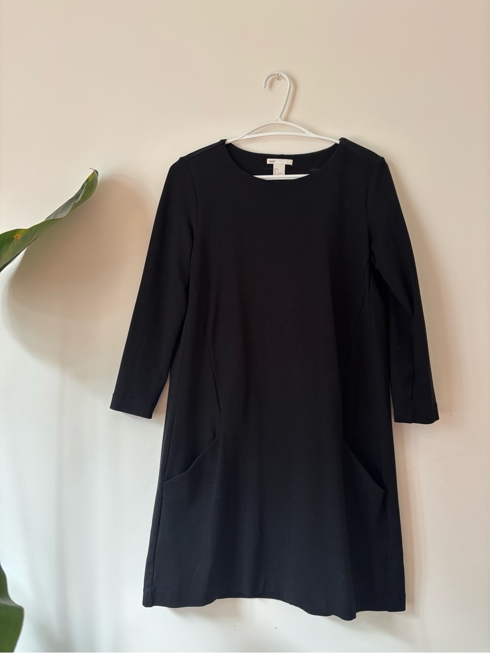 H&M Black Long-Sleeve Shift Dress